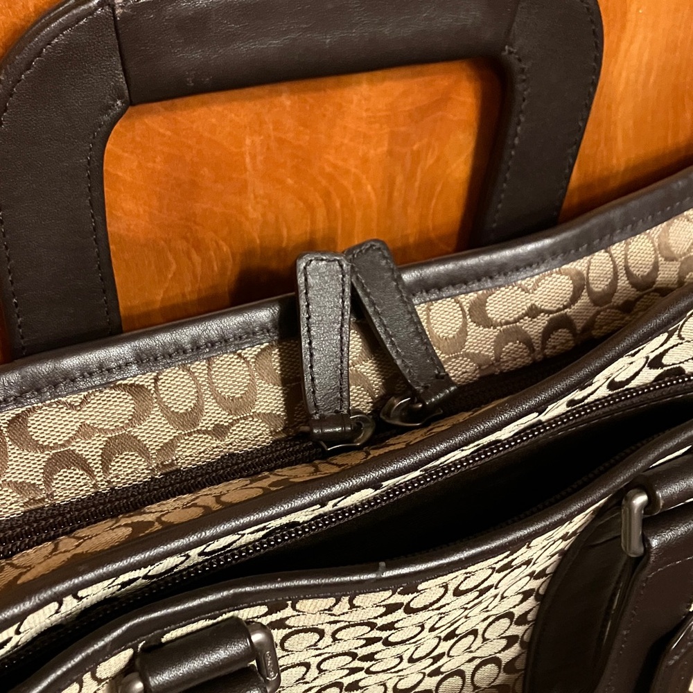 COACH. BROWN AND TAN BUSINESS CANVAS BRIEFCASE WITH LEATHER TRIM. AUTHENTIC. EUC - Picture 3 of 16